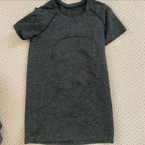 Lulu lemon swiftly tech shirt in black/teal lagoon